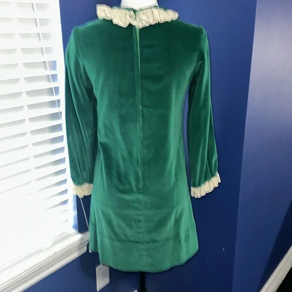 FINAL SALE Vintage 1960s Green Velvet Dress with Cream Lace – Size Small - Picture 7 of 9